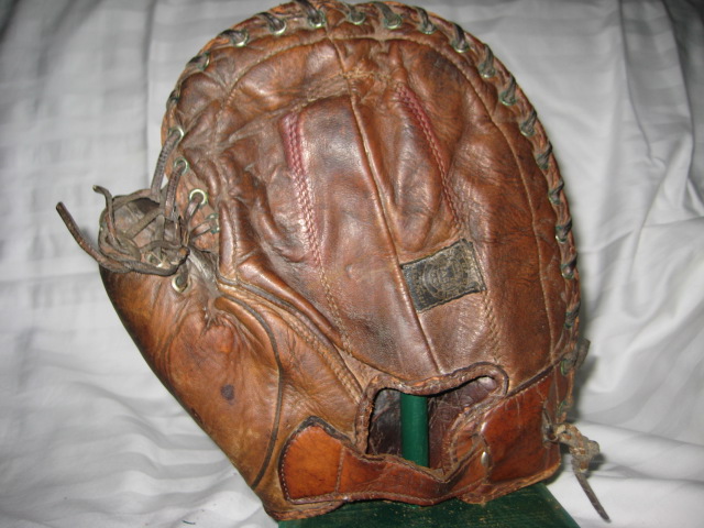 Reach Lefty Basemitt Back